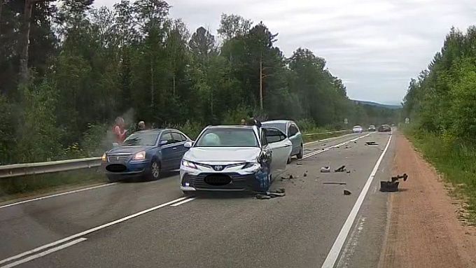 Женщина пострадала в массовом ДТП на трассе в Бурятии