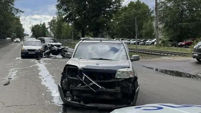 Мотоцикл, «Ниссан» и «Тойота» столкнулись в Улан-Удэ