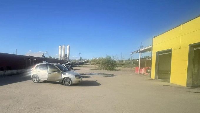 В Улан-Удэ водитель сбил женщину на автомойке