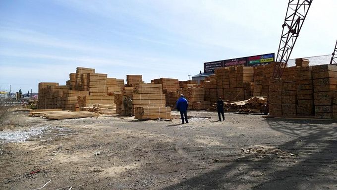 В Улан-Удэ осудили контрабандистов, которые вывезли лес на 3,5 млн рублей