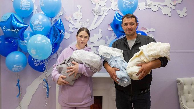 В Бурятии супруги дважды стали родителями тройняшек