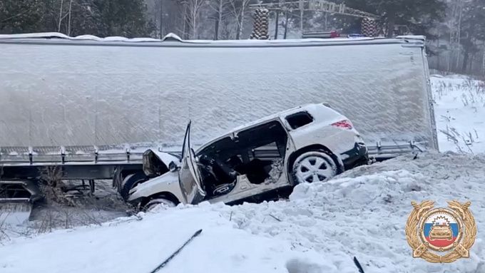 Три женщины и девочка погибли в аварии в Иркутской области