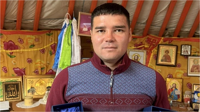 Уроженец Бурятии выиграл две добровольческих премии в Астраханской области 