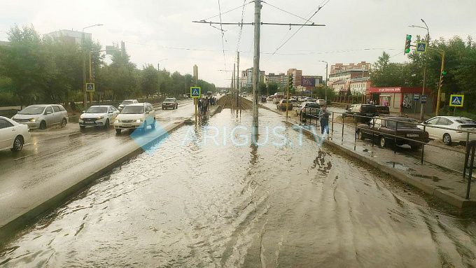 Мощный ливень и град обрушился на часть Улан-Удэ. ФОТО