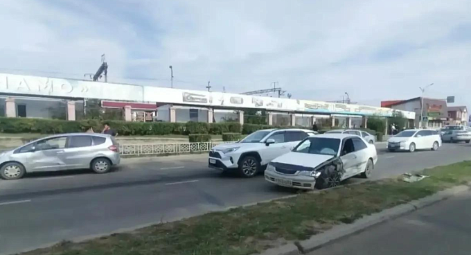 Пьяный водитель устроил массовое ДТП в центре Улан-Удэ 