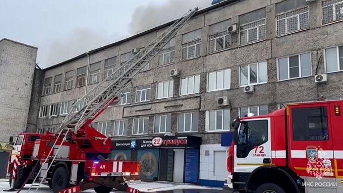 В Улан-Удэ открыли горячую линию для пострадавших из-за пожара в ТЦ «Гвоздь» предпринимателей
