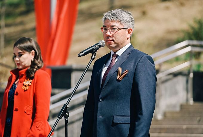 Алексей Цыденов поздравил жителей Бурятии с Днем Победы