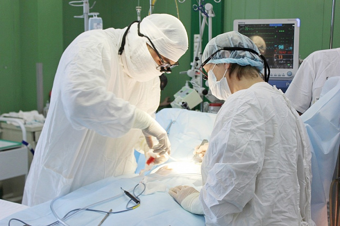 В Улан-Удэ врачи спасли мужчину с ножом в сердце