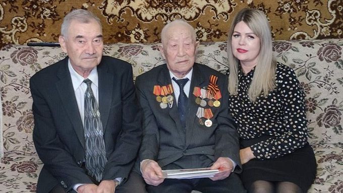 В Улан-Удэ труженик тыла отмечает 101-й год рождения