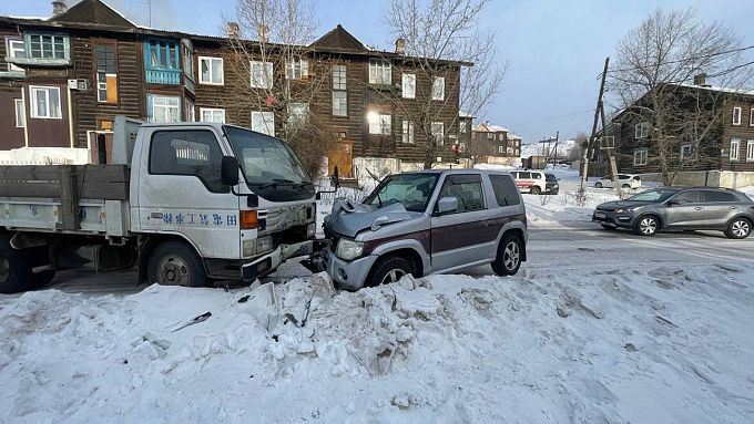 Двухмесячный малыш едва не пострадал в массовой аварии в Улан-Удэ