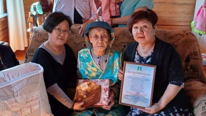 В Бурятии ветеран труда отпраздновала 90-летие