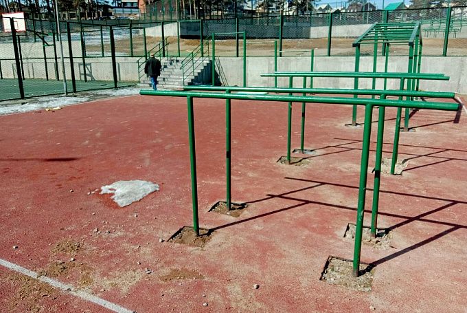В Улан-Удэ спортплощадки нескольких школ признали опасными для детей