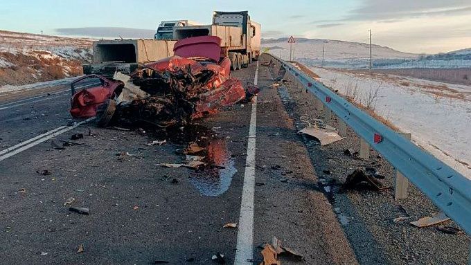 Машина всмятку. Водитель погиб в лобовом ДТП с фурой в Забайкалье 
