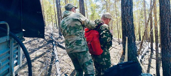 В Бурятии почти 800 человек спасают тайгу от огня