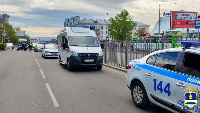 В Улан-Удэ мотоциклист попал под колеса автомобиля