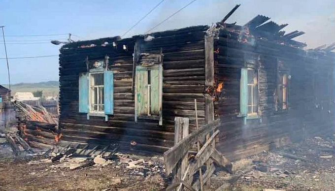 В Бурятии жилой дом сгорел из-за короткого замыкания