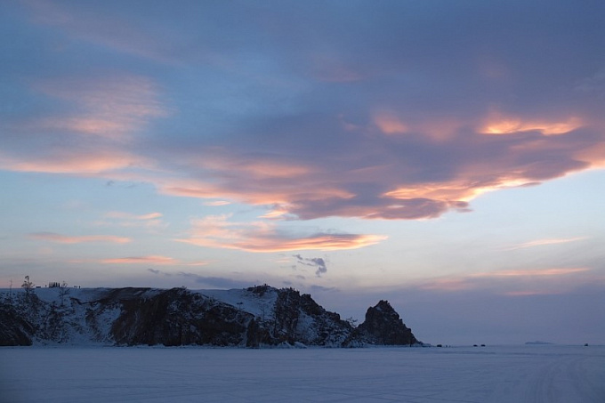 На льду Байкала спасли замерзшего мужчину