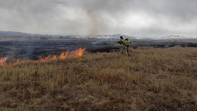 В Бурятии за сутки произошло 12 возгораний сухой травы