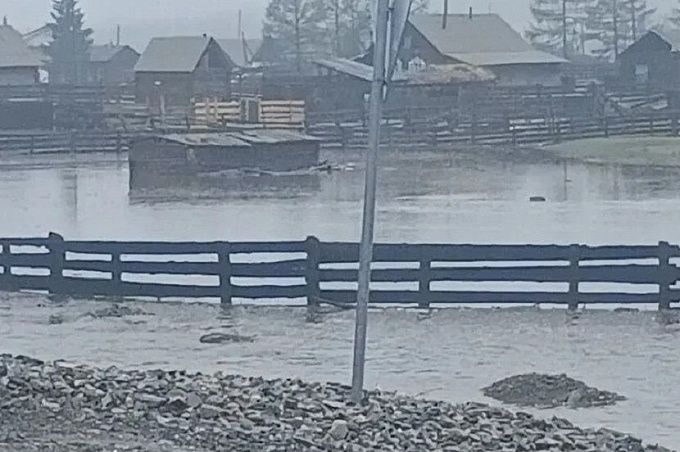 Вода топит участки домов в улусе Бурятии