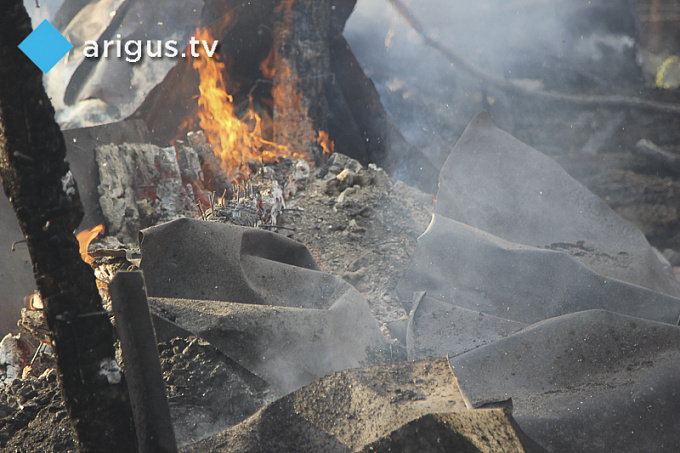 В Иркутске полицейские спасли семью из горящего дома