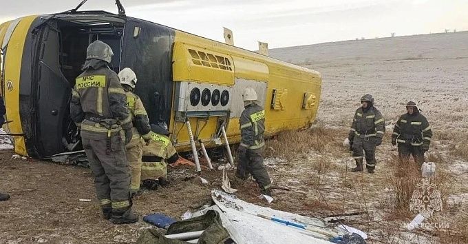 Автобус с иностранцами опрокинулся в Забайкалье. Один погиб