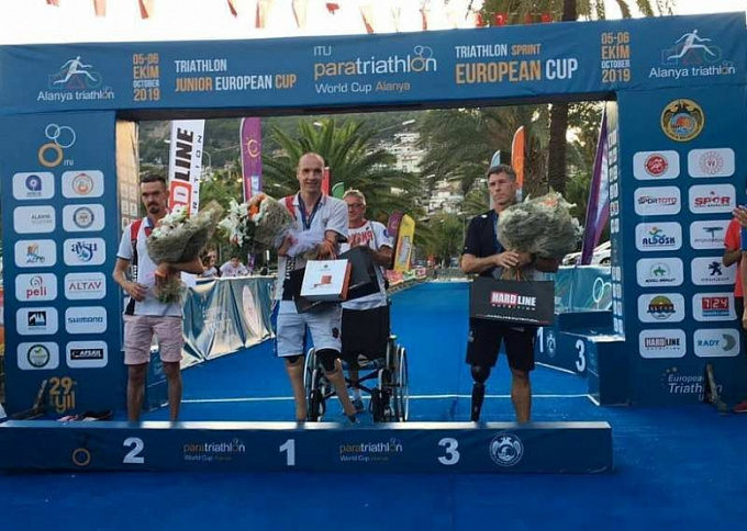 Спортсмен из Бурятии завоевал золото Кубка мира по паратриатлону