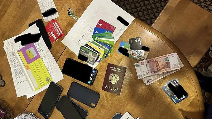 Двоих приятелей, занимавшихся перепродажей банковских карт, осудили в Улан-Удэ