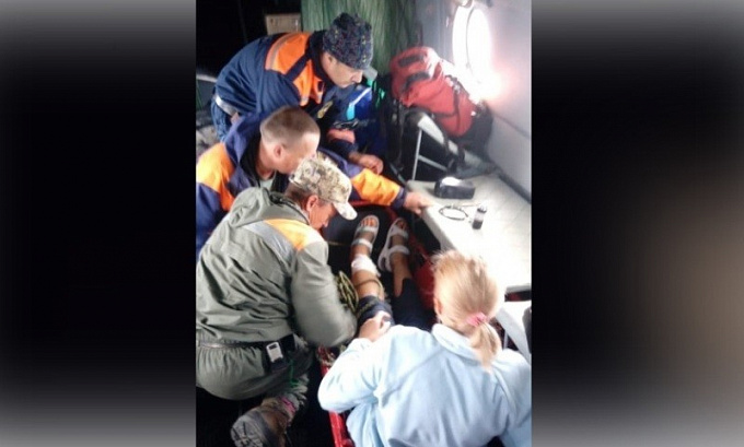 Спасатели эвакуировали пострадавшую в горах Бурятии туристку
