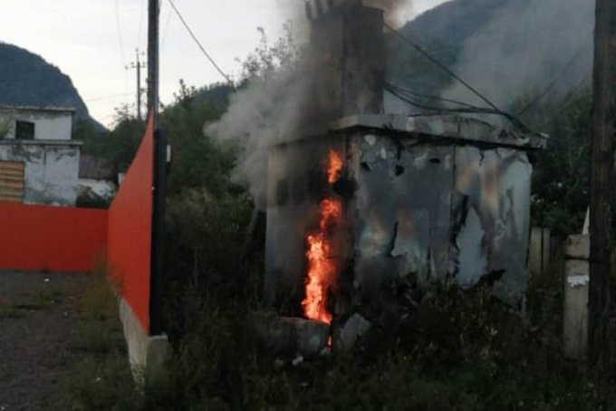 В Бурятии 60 домов остались без света из-за пожара 