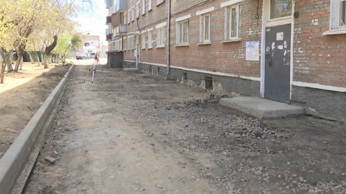 В Улан-Удэ ремонт дворов должны завершить 1 октября