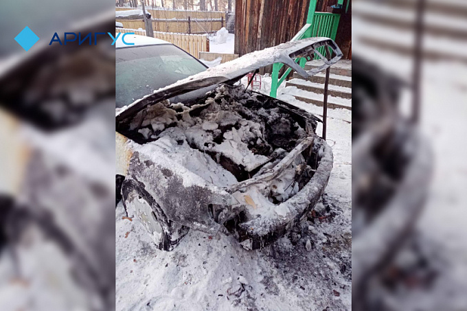 Два гаража с пятью автомобилями сгорело в Бурятии (ФОТО)