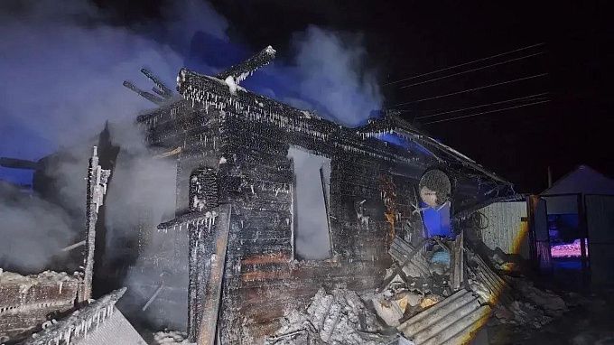 Два человека пострадали на пожаре в Бурятии 