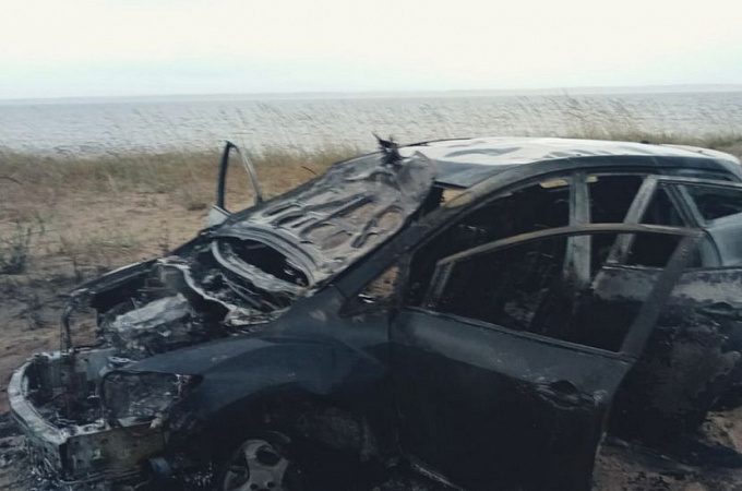 На берегу Байкала сгорел автомобиль