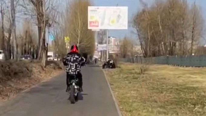 В Улан-Удэ 9-летний мальчик катал на квадроцикле младшую сестру и друга