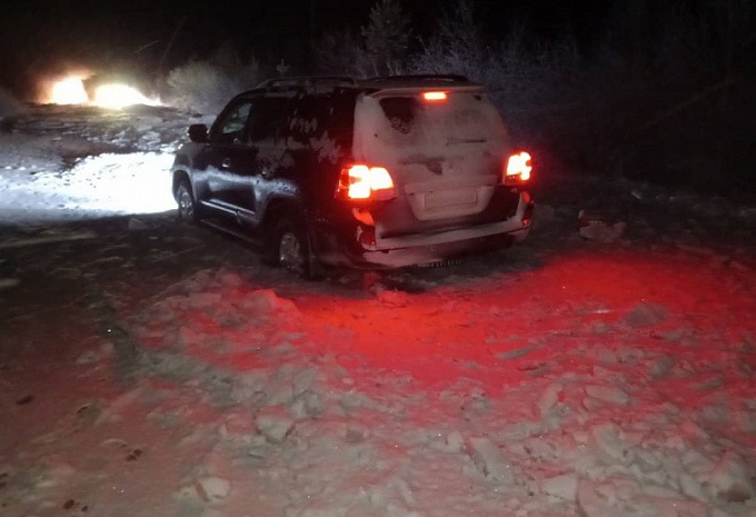 В Бурятии еще две машины оказались в ледяном плену