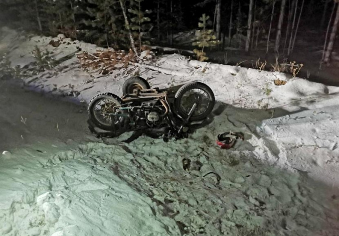 Мужчина погиб, перевернувшись на мотоцикле в Бурятии (ФОТО)