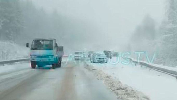 На перевале в Бурятии ограничили движение из-за снегопада
