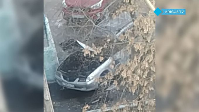«Взрыв было слышно»: В центре Улан-Удэ сожгли автомобиль