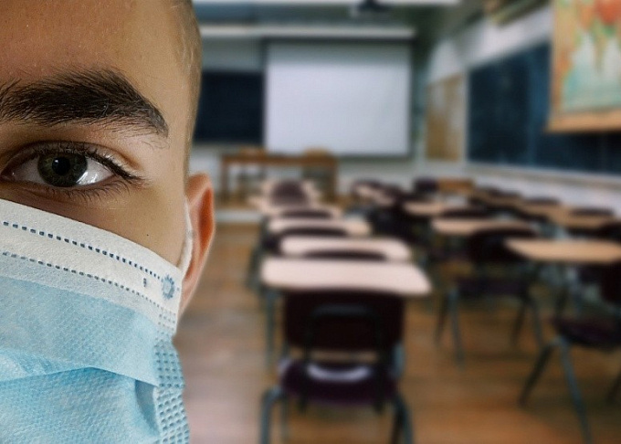 В Бурятии студентов и преподавателей обяжут носить маски
