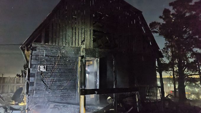 Жилой дом и машина сгорели из-за короткого замыкания в Бурятии