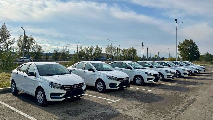 Пострадавшие на производстве жители Бурятии получили новые автомобили