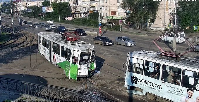 Трамваи столкнулись лоб в лоб на Элеваторе в Улан-Удэ
