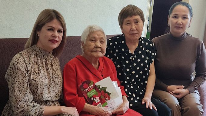 В Улан-Удэ участница трудового фронта отметила 101-й день рождения