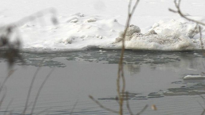 В Бурятии от берега оторвалась льдина с рыбаками