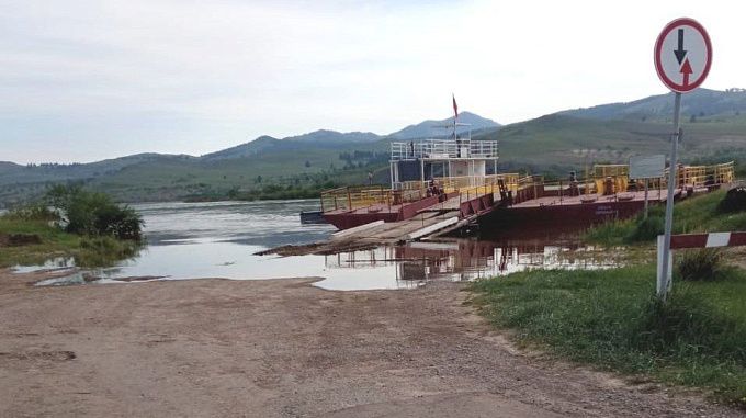 Жители района Бурятии на два дня останутся без паромной переправы