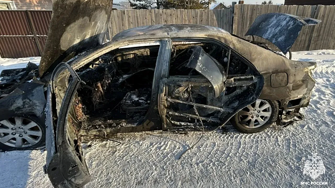 В Улан-Удэ машина сгорела из-за короткого замыкания