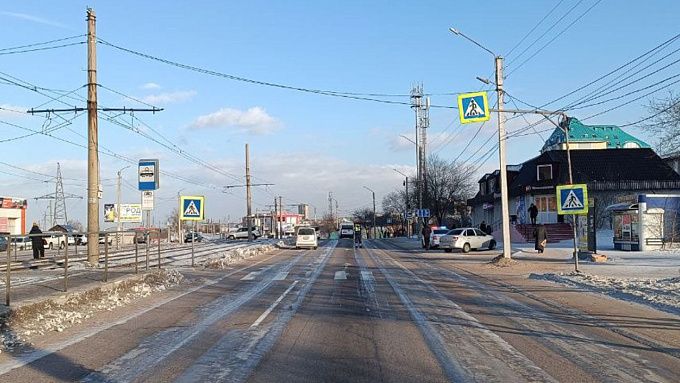 Женщину с ребенком сбили на пешеходном переходе в Улан-Удэ