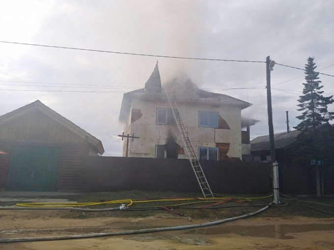 В Бурятии неизвестные подожгли два дома 