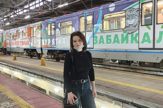 Голос девушки из Бурятии можно услышать в московском метро
