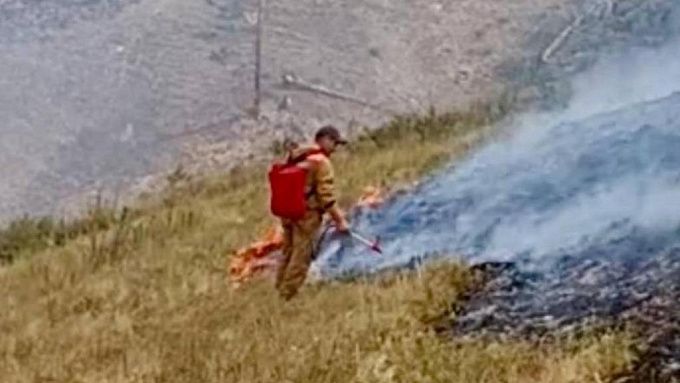 Четыре лесных пожара потушили в Бурятии